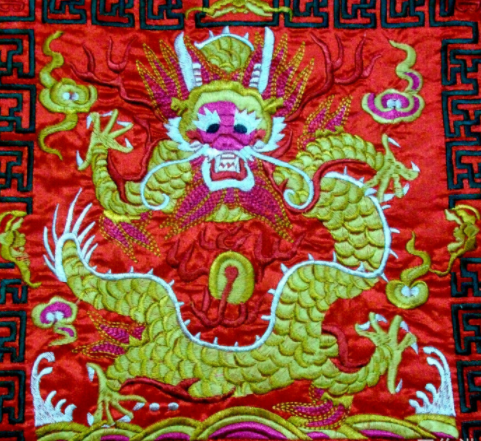 廠家定做批發(fā)機繡刺繡戲服龍補子繡片