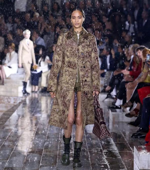 刺繡傳統工藝回歸 成為時尚圈追捧的中國風 刺繡傳統工藝回歸 成為時尚圈追捧的中國風