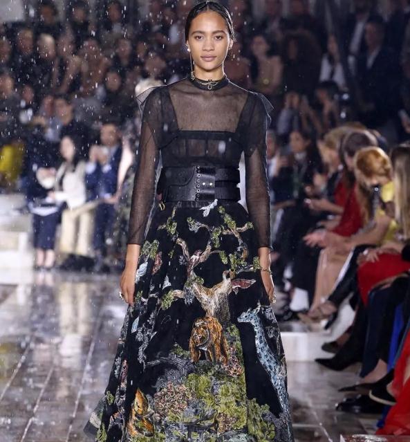 刺繡傳統工藝回歸 成為時尚圈追捧的中國風 刺繡傳統工藝回歸 成為時尚圈追捧的中國風