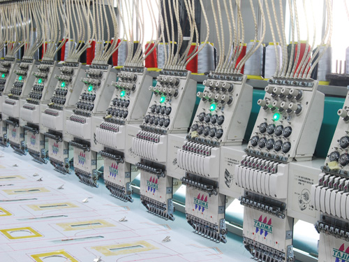 麗繡坊電腦繡花車間加工現場 麗繡坊電腦繡花車間加工現場
