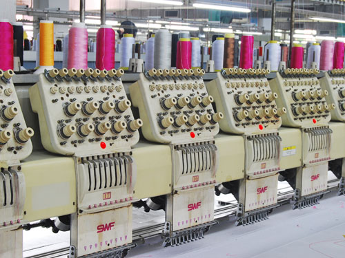 麗繡坊電腦繡花車間加工現場 麗繡坊電腦繡花車間加工現場