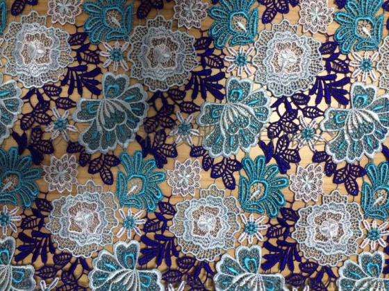 水溶刺繡與蕾絲花邊的區(qū)別 水溶刺繡與蕾絲花邊的區(qū)別