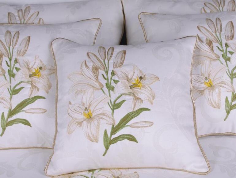 靠枕靠墊抱枕繡花加工 靠枕靠墊抱枕繡花加工