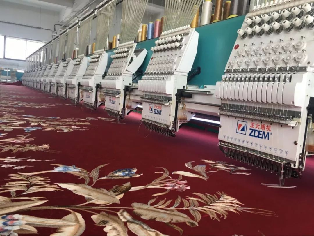 刺繡墻布在電腦繡花車間的繡花全過程 刺繡墻布在電腦繡花車間的繡花全過程