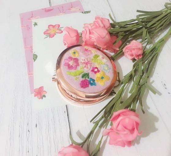 七步制作屬于自己的湘繡化妝鏡子 七步制作屬于自己的湘繡化妝鏡子