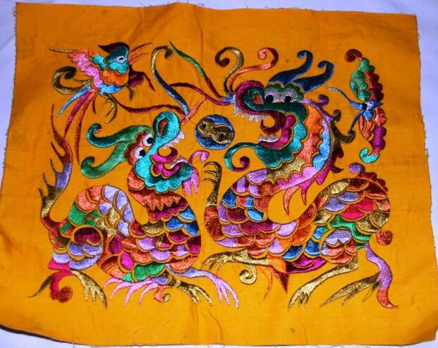 苗族服飾中幻化多彩的刺繡 苗族服飾中幻化多彩的刺繡