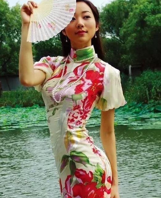 哪位是穿刺繡好看的女星呢 哪位是穿刺繡好看的女星呢