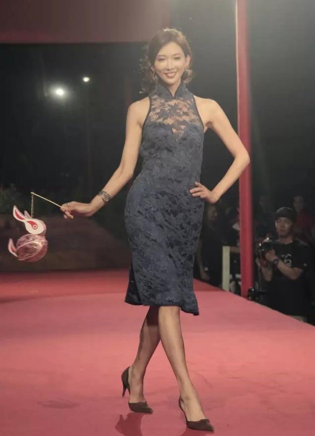 現(xiàn)代明星為什么獨(dú)愛刺繡旗袍 現(xiàn)代明星為什么獨(dú)愛刺繡旗袍