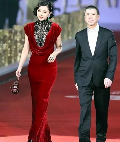 女星們穿紅刺繡旗袍哪個更美呢 女星們穿紅刺繡旗袍哪個更美呢