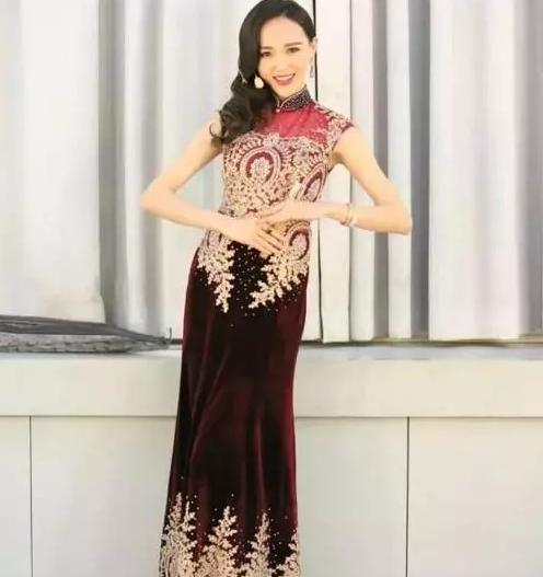 女星們穿紅刺繡旗袍哪個更美呢 女星們穿紅刺繡旗袍哪個更美呢