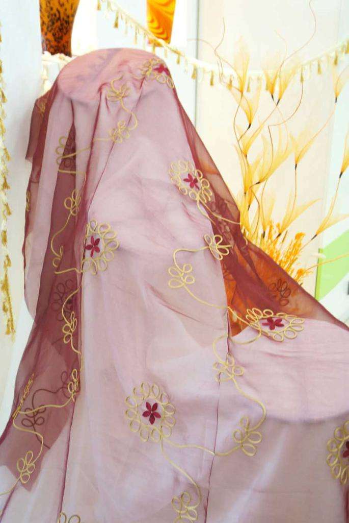 靠枕床上用品盤繩繡加工 靠枕床上用品盤繩繡加工