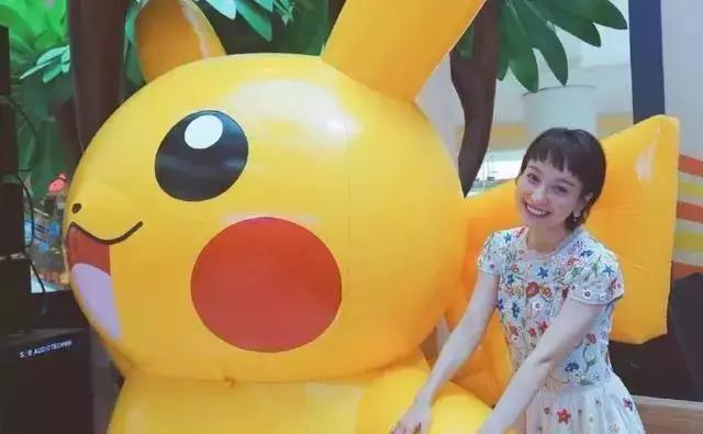 撞衫小碎花刺繡連衣裙的明星們,你更喜歡哪個呢 撞衫小碎花刺繡連衣裙的明星們,你更喜歡哪個呢