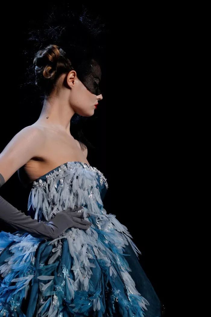 什么是高級刺繡定制? 什么是高級刺繡定制?