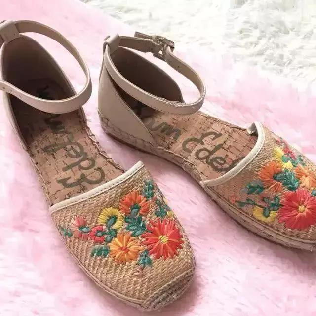 從頭到腳穿出不一樣的刺繡風 從頭到腳穿出不一樣的刺繡風