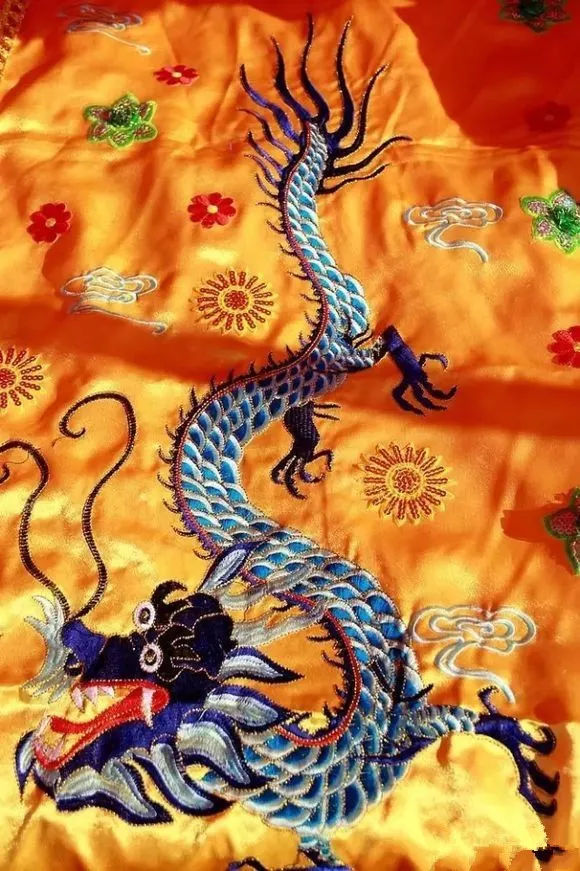 從傳統手工刺繡繡娘到工藝大師轉變 從傳統手工刺繡繡娘到工藝大師轉變