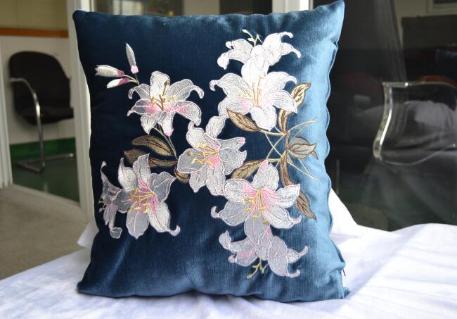 毛絨刺繡抱枕 毛絨刺繡抱枕